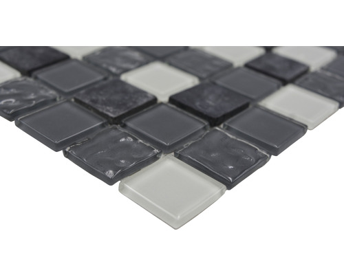 Gros plan d''une mosaïque de verre avec des éléments carrés