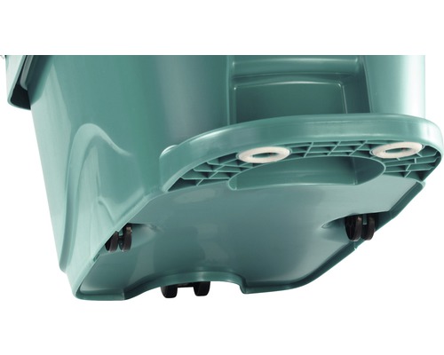 Detailansicht eines Müllbehälters mit Rollen