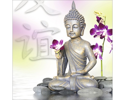 Figurine décorative de Bouddha avec orchidée sur des pierres