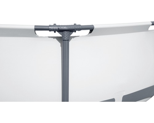 Detailansicht eines Frame Pools mit Stahlrahmen und Poolfolie