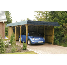 Holzcarport mit Auto auf der Einfahrt