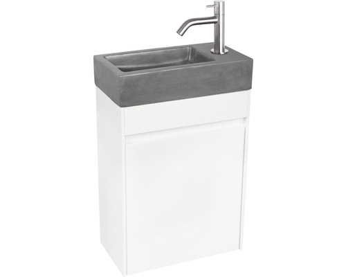 Combinaison de lavabo avec vasque en béton et robinet devant un meuble bas blanc