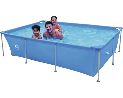 Piscine hors-sol avec famille dans l''eau