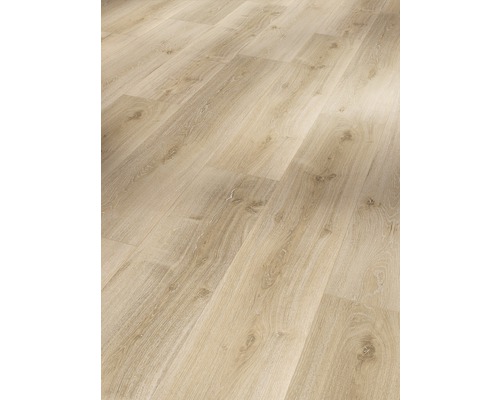 Revêtement de sol en stratifié clair aspect bois