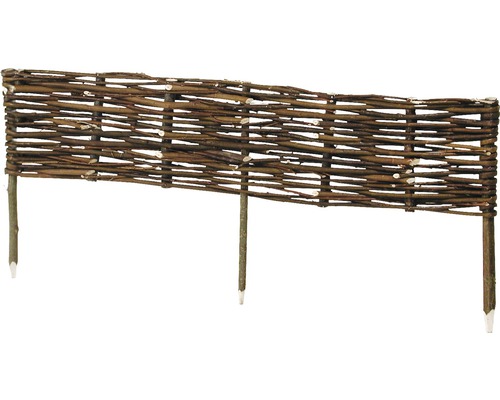 Clôture en osier comme bordure de parterre