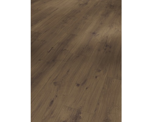 Nahaufnahme von Laminatboden in Holzoptik