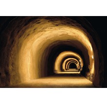 Beleuchteter Tunnel aus Stein