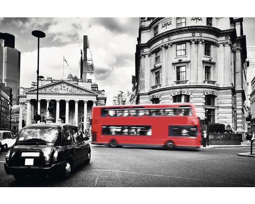 Papier peint panoramique intissé 181046 London Doubledecker 7 pces 350 x 260 cm Photo en noir et blanc d''une scène de rue londonienne avec un bus à impériale rouge et un taxi noir