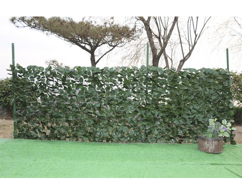 Occultation, haie artificielle aspect lierre 300 x 100 cm Clôture de confidentialité avec feuilles artificielles et plante en pot en bois sur une pelouse