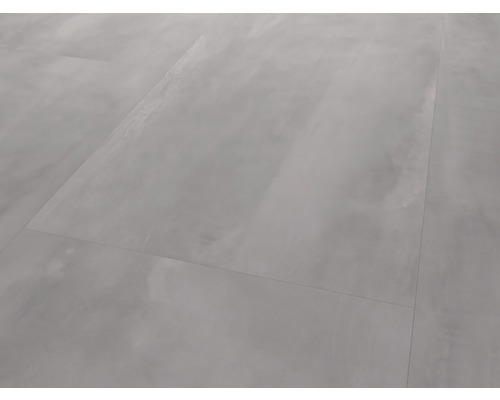 Nahaufnahme von verlegten Betonbodenfliesen