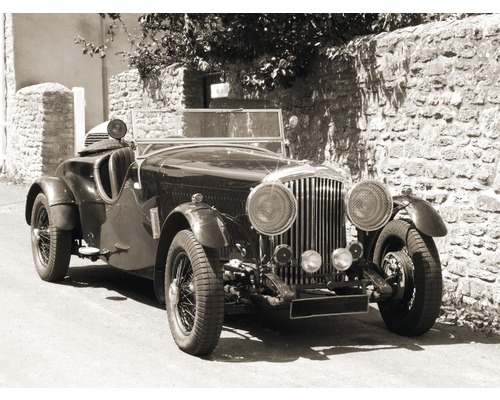 Papier peint panoramique intissé 18810 Vintage Car 7 pces 350 x 260 cm Voiture ancienne garée devant un mur de pierre.