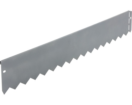 Beeteinfassung aus Metall mit Zackenmuster