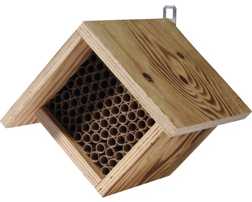 Hôtel à insectes en bois avec tubes