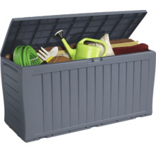 Coffre de jardin gris ouvert avec outils de jardinage et coussins