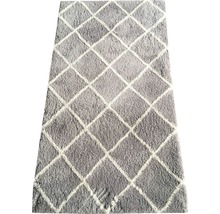 Tapis gris à motif losanges