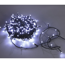 Guirlande lumineuse avec lumières LED blanches enroulée