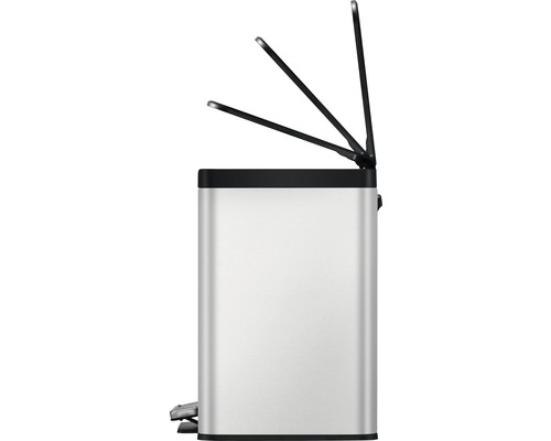 Poubelle à pédale en métal avec couvercle ouvert