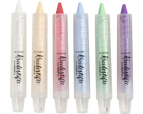 Six crayons de craie de différentes couleurs dans un emballage transparent