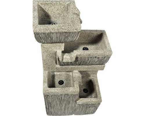 Kaskadenbrunnen mit vier Ebenen aus Stein