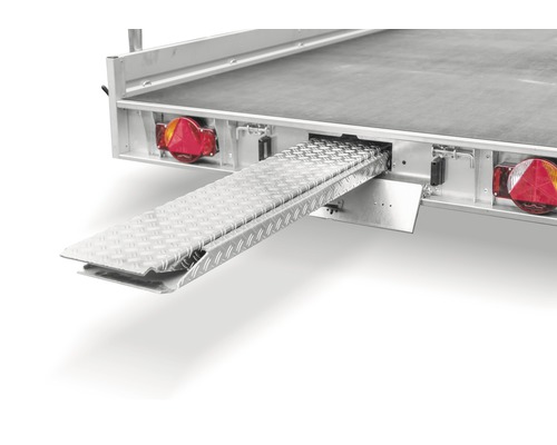 Detailansicht einer Anhängerrampe aus Metall