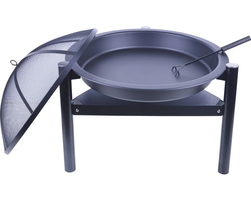 Feuerstelle mit Funkenschutzgitter und Schürhaken