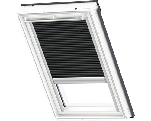 Dachfenster mit geschlossenem Plissee als Sonnenschutz