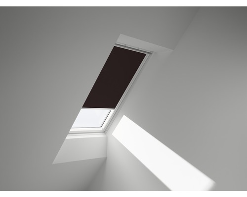 Store occultant VELUX uni marron foncé à commande manuelle cadre blanc DKL CK06 4559SWL