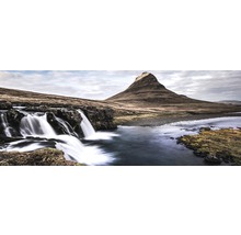 Paysage avec cascade et montagne