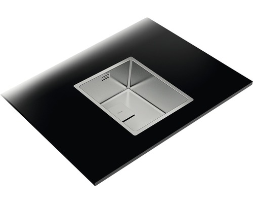 Spüle aus Edelstahl auf einer Arbeitsplatte