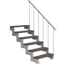 Aussentreppe mit Holzstufen und Metallgeländer