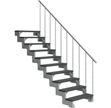 Treppe mit Metallrahmen und Handlauf
