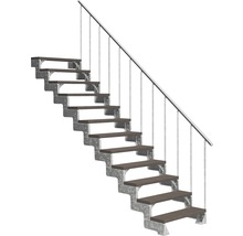 Gerade Treppe mit Metallgeländer und Holzstufen