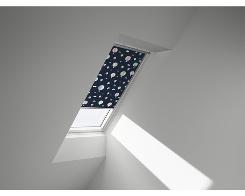 Fenêtre de toit avec store et motif de ballon pour l''occultation
