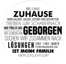 Wanddekoration mit dem Spruch Bei uns Zuhause wird geliebt, gelebt, getobt und gestritten.