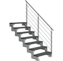Treppe mit Metallstruktur und Geländer