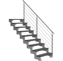 Treppe mit Metallgeländer und Stufen