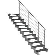Treppe mit Metallrahmen und Geländer