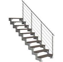 Treppe mit Metallgeländer und Holzstufen