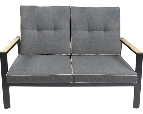 Zweisitzer Gartenbank mit grauen Kissen und Holzarmlehnen