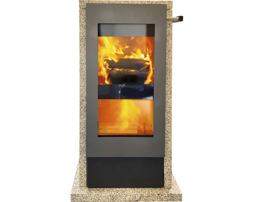 Kaminofen mit Holzfeuer und Glasfenster