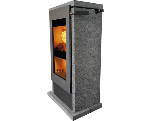 Kaminofen mit Glasfenster und Steinverkleidung