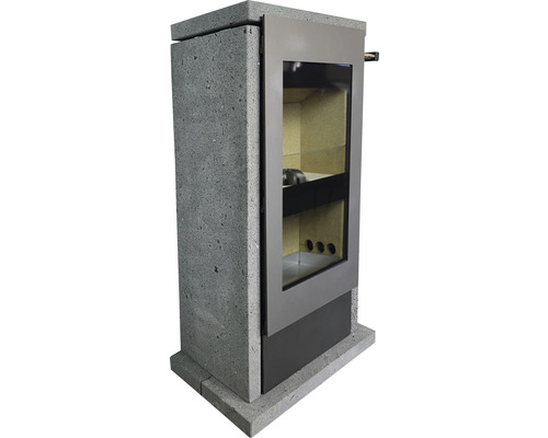 Kaminofen mit Glasfenster und Steinverkleidung