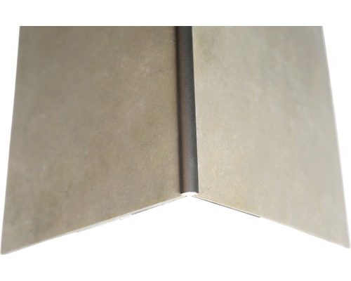 Finition de carreaux avec baguette métallique