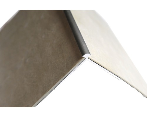 Profilé d''angle en plastique pour revêtement mural