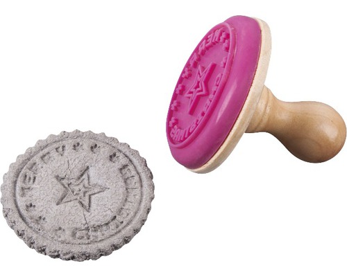 Tampon à biscuits avec motif d''étoile et manche en bois