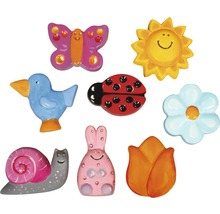 Dekorative Figuren mit Motiven wie Schmetterling, Sonne, Marienkäfer und Blume
