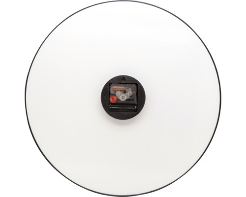 Rückseite einer runden Wanduhr mit Uhrwerk