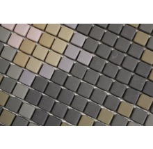 Carreaux de mosaïque dans différentes nuances de gris