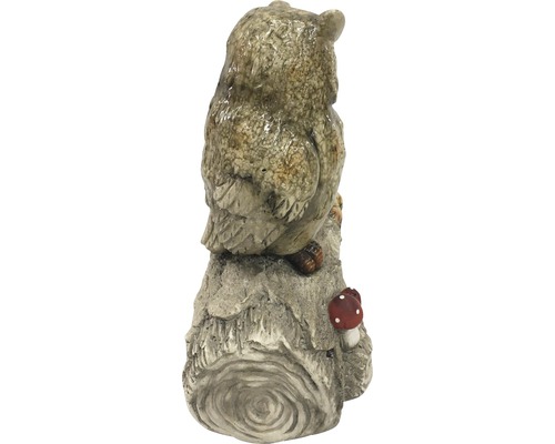 Figurine de hibou sur une souche d''arbre avec champignon comme décoration de jardin