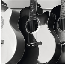 Trois guitares acoustiques dans un magasin de guitares